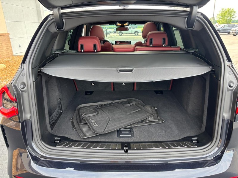 BMW X3 Vehicle Full-screen Gallery Image 07