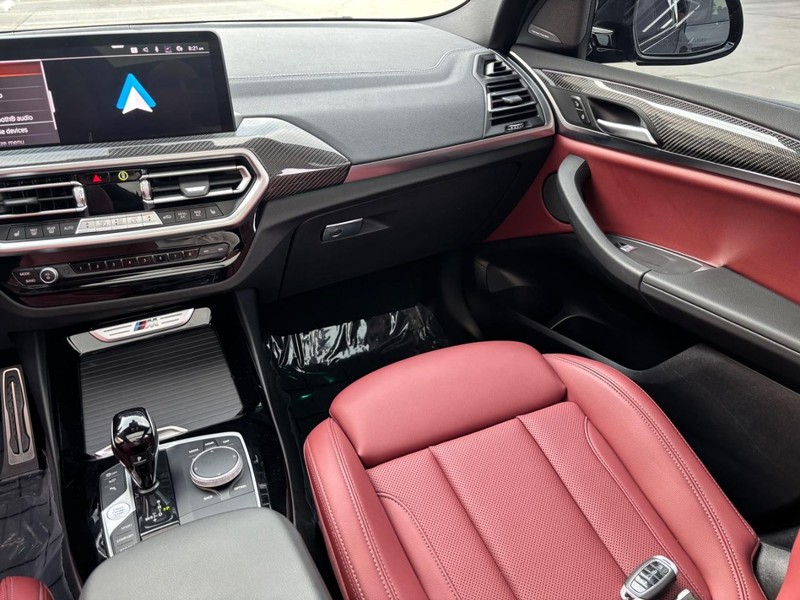 BMW X3 Vehicle Full-screen Gallery Image 13