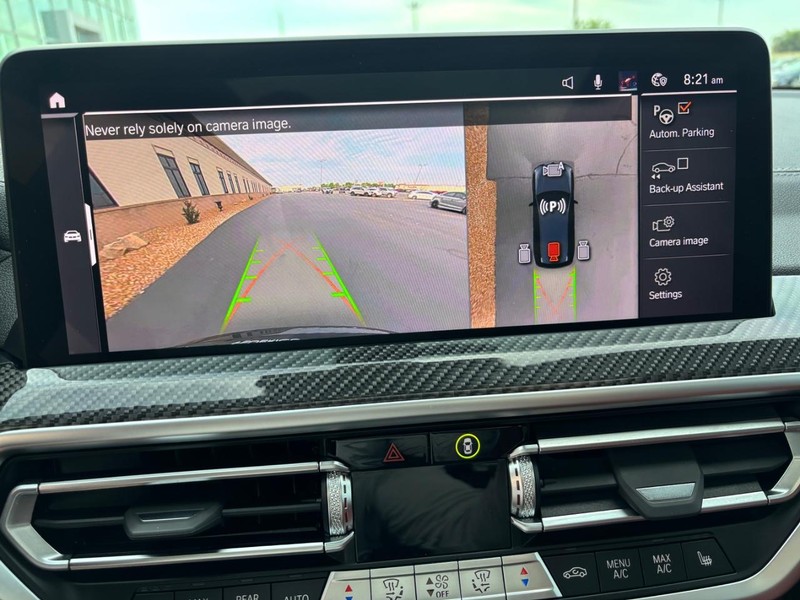 BMW X3 Vehicle Full-screen Gallery Image 18