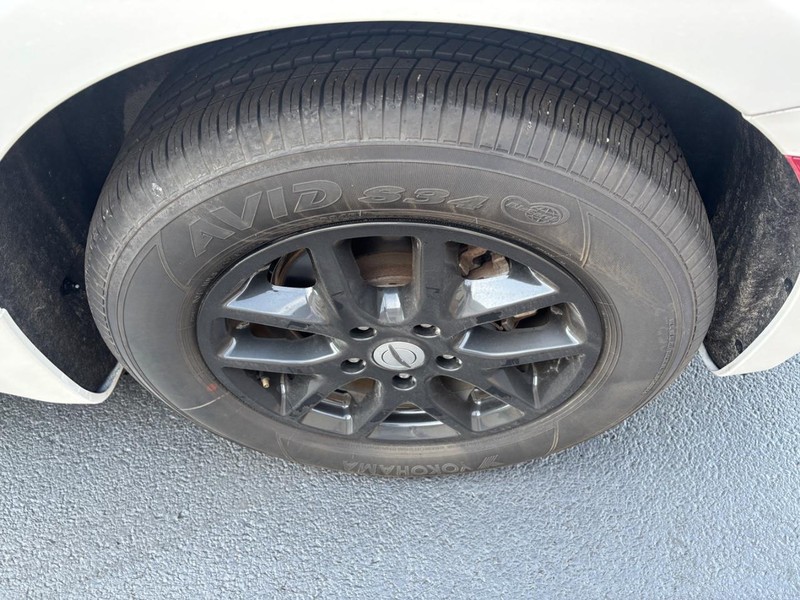 Chrysler Pacifica Vehicle Full-screen Gallery Image 08