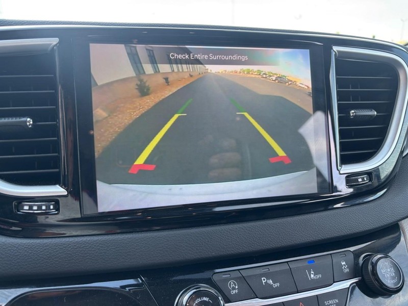 Chrysler Pacifica Vehicle Full-screen Gallery Image 19