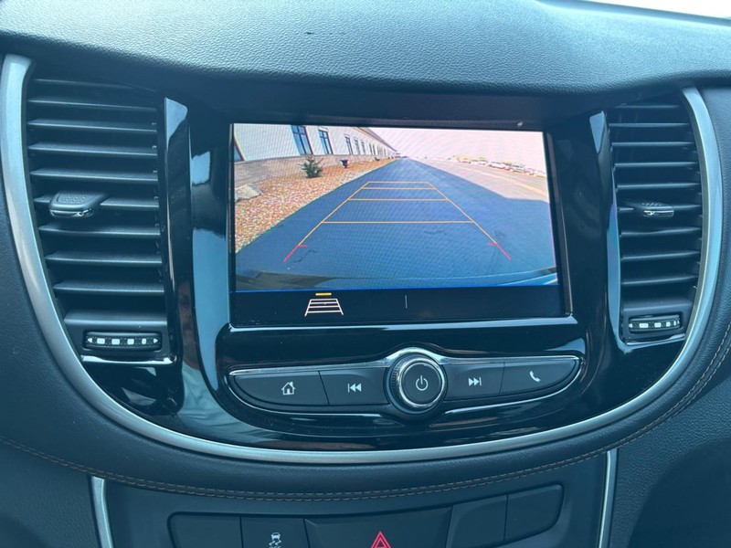 Chevrolet Trax Vehicle Full-screen Gallery Image 17