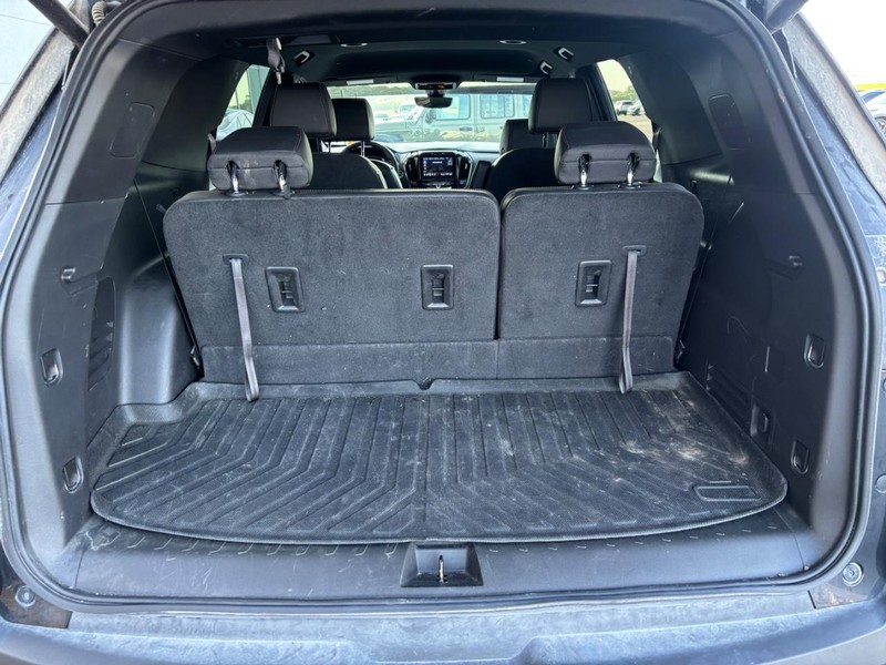 Chevrolet Traverse Limited Vehicle Full-screen Gallery Image 07