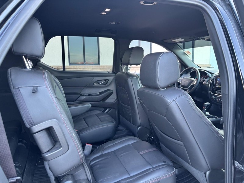 Chevrolet Traverse Limited Vehicle Full-screen Gallery Image 09