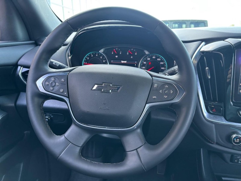 Chevrolet Traverse Limited Vehicle Full-screen Gallery Image 12