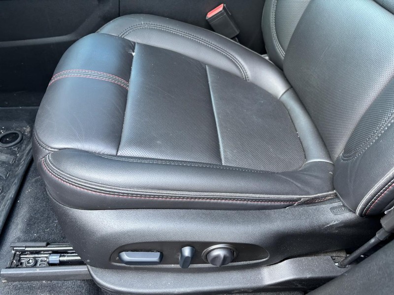 Chevrolet Traverse Limited Vehicle Full-screen Gallery Image 16