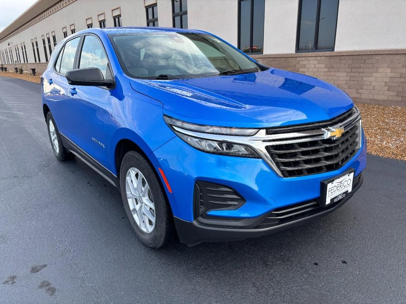 Chevrolet Equinox Vehicle Full-screen Gallery Image 02
