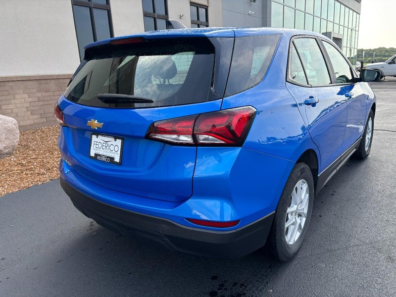 Chevrolet Equinox Vehicle Full-screen Gallery Image 03