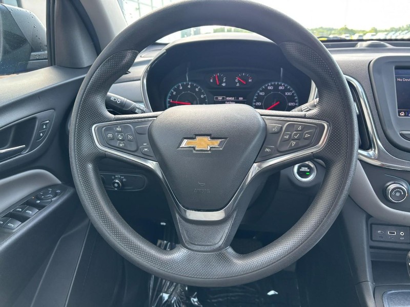 Chevrolet Equinox Vehicle Full-screen Gallery Image 11