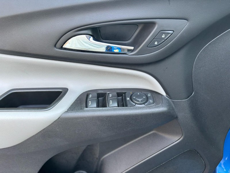 Chevrolet Equinox Vehicle Full-screen Gallery Image 14