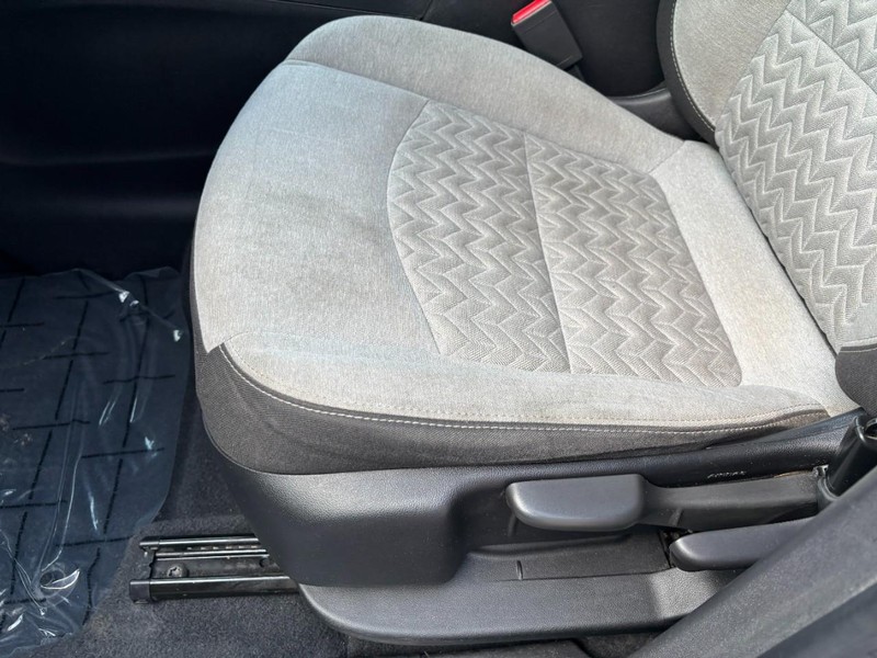 Chevrolet Equinox Vehicle Full-screen Gallery Image 15