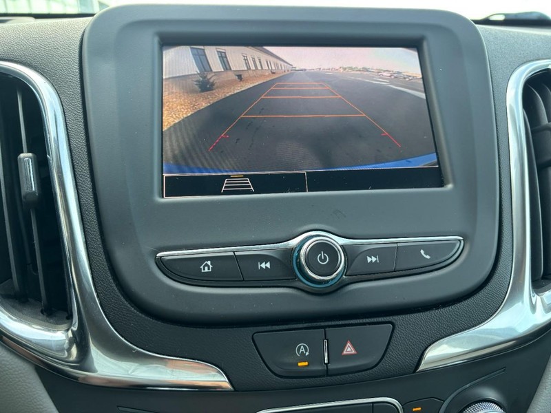 Chevrolet Equinox Vehicle Full-screen Gallery Image 18