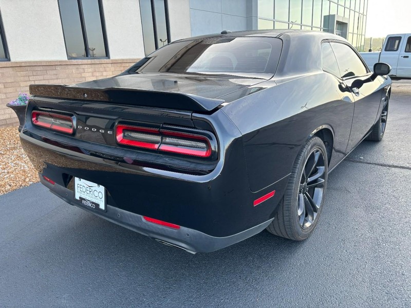 Dodge Challenger Vehicle Full-screen Gallery Image 03