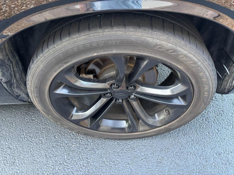 Dodge Challenger Vehicle Full-screen Gallery Image 07