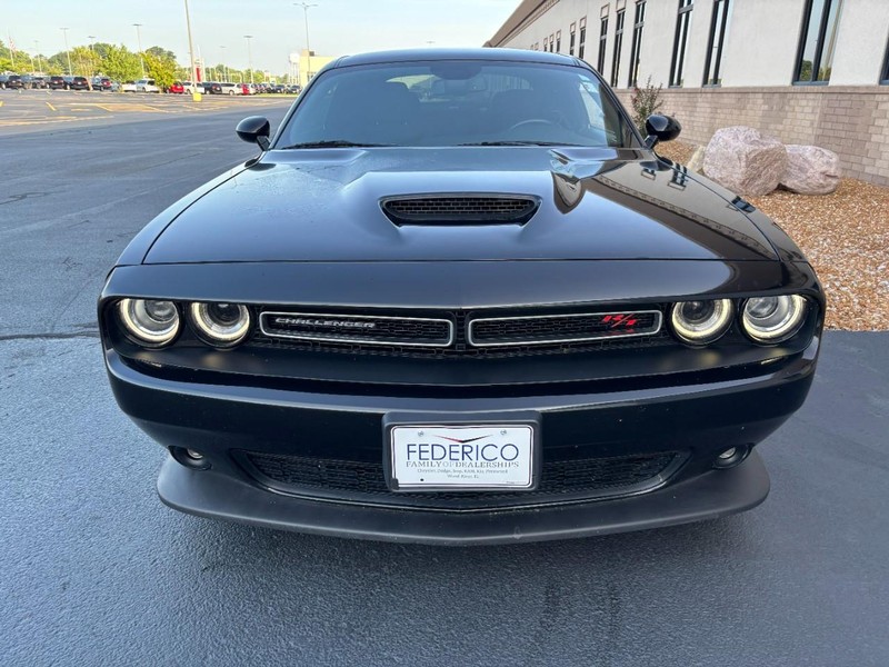 Dodge Challenger Vehicle Full-screen Gallery Image 08