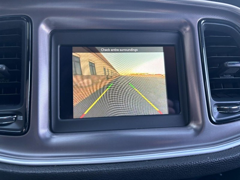 Dodge Challenger Vehicle Full-screen Gallery Image 19