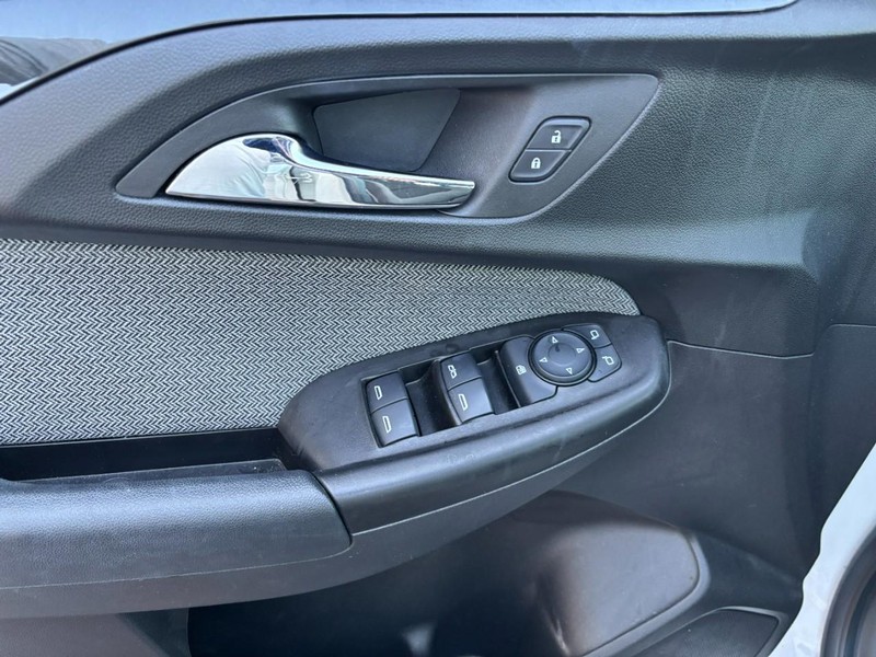 Chevrolet TrailBlazer Vehicle Full-screen Gallery Image 14