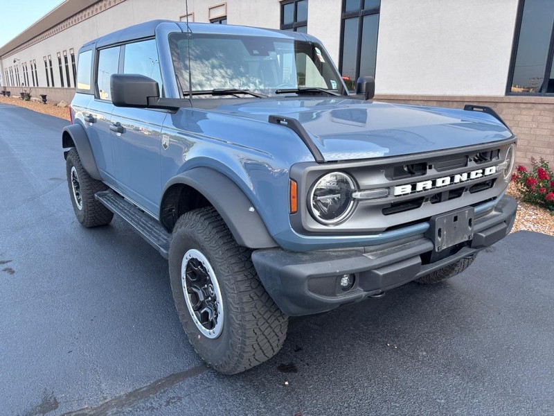 Ford Bronco Vehicle Full-screen Gallery Image 02