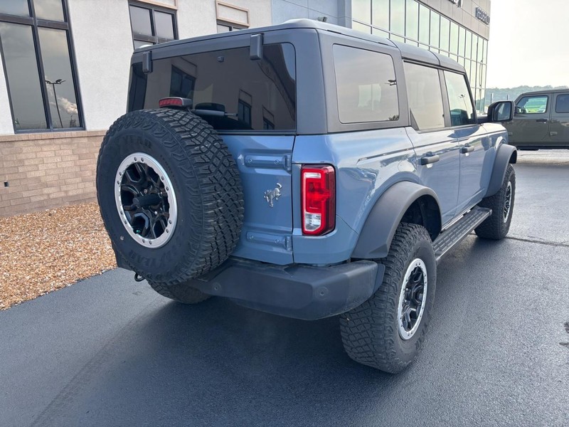 Ford Bronco Vehicle Full-screen Gallery Image 03