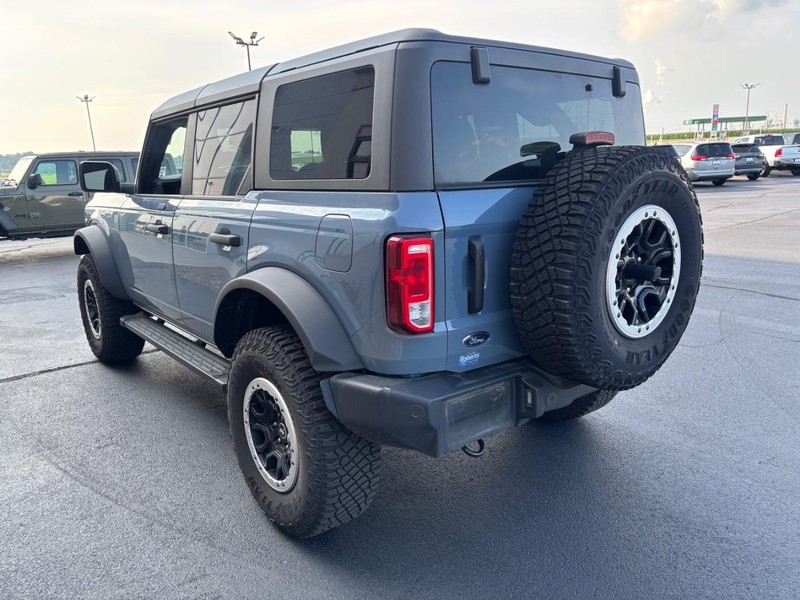 Ford Bronco Vehicle Full-screen Gallery Image 05