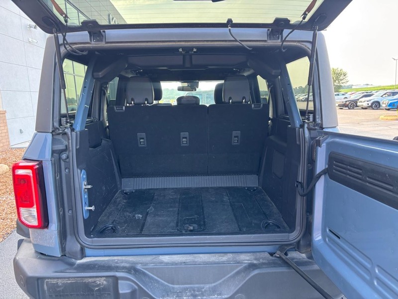 Ford Bronco Vehicle Full-screen Gallery Image 06