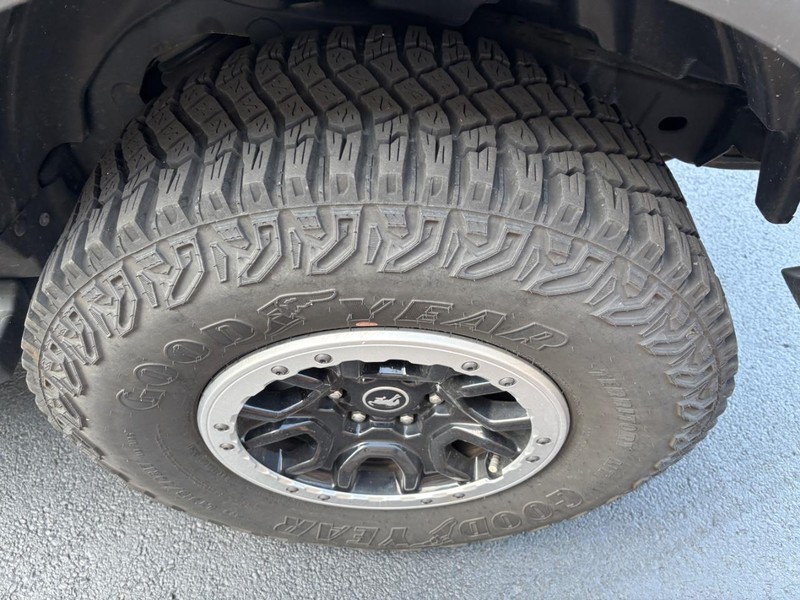 Ford Bronco Vehicle Full-screen Gallery Image 07