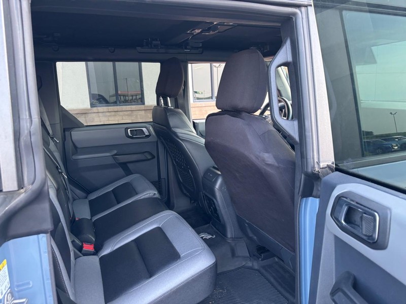 Ford Bronco Vehicle Full-screen Gallery Image 09