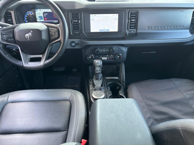 Ford Bronco Vehicle Full-screen Gallery Image 10