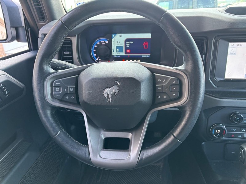 Ford Bronco Vehicle Full-screen Gallery Image 11