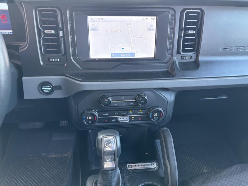 Ford Bronco Vehicle Full-screen Gallery Image 12