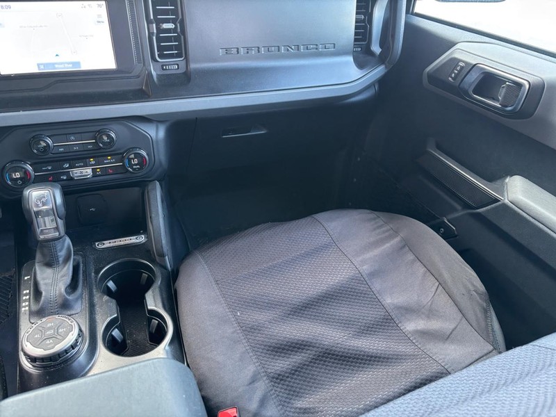 Ford Bronco Vehicle Full-screen Gallery Image 13