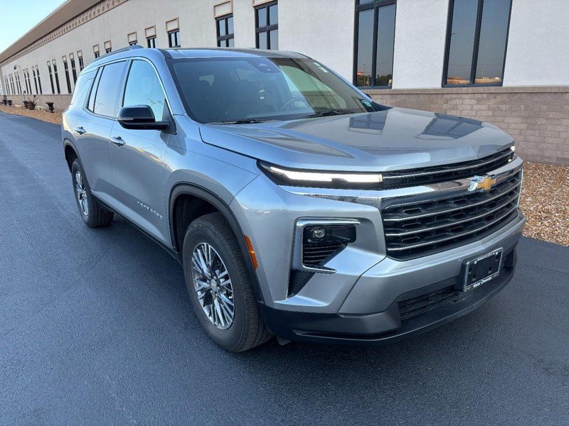 Chevrolet Traverse Vehicle Full-screen Gallery Image 02