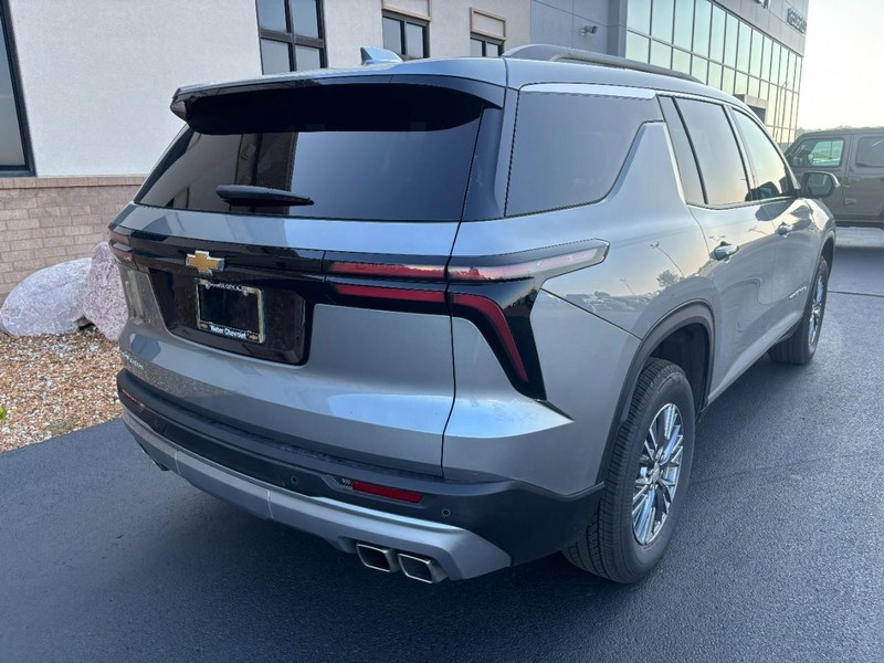 Chevrolet Traverse Vehicle Full-screen Gallery Image 03