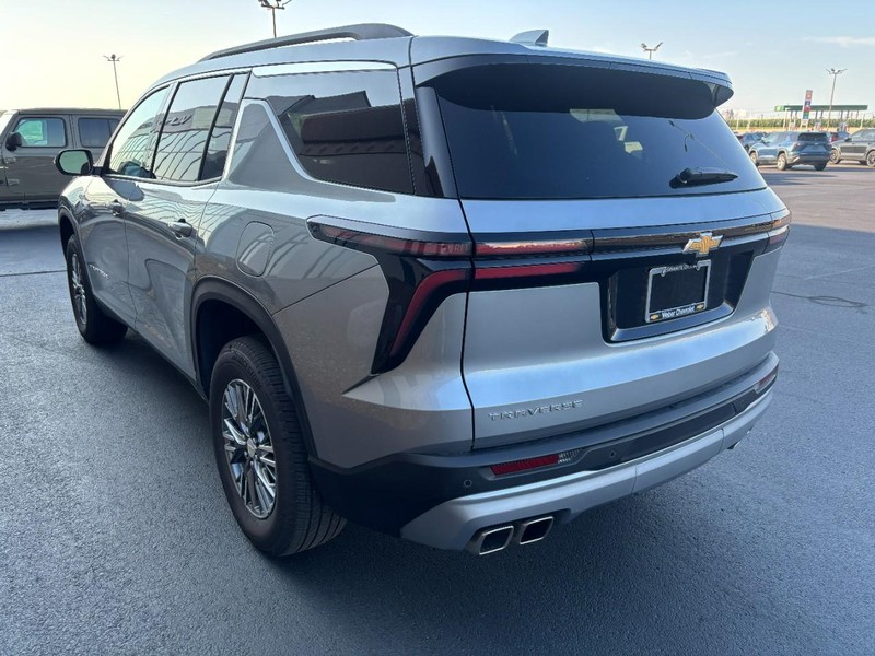 Chevrolet Traverse Vehicle Full-screen Gallery Image 05