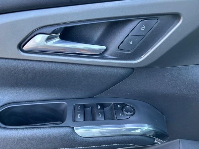 Chevrolet Traverse Vehicle Full-screen Gallery Image 14