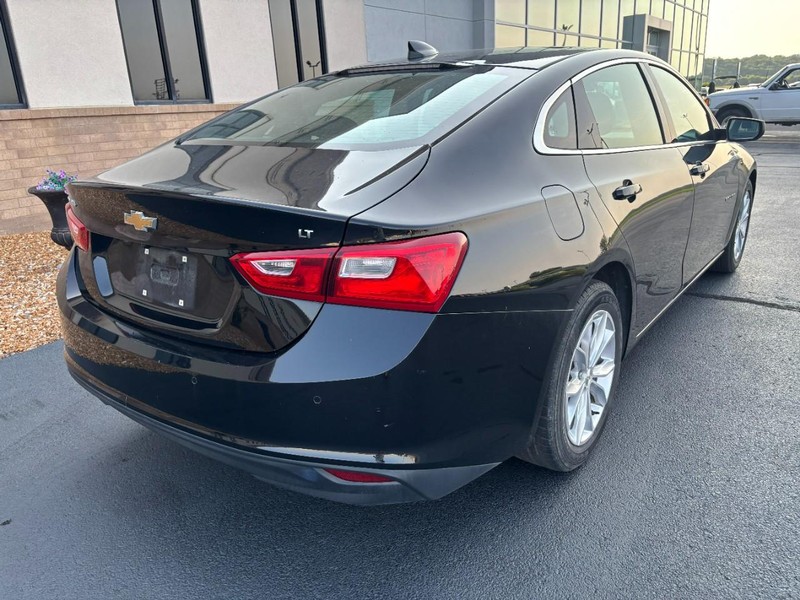 Chevrolet Malibu Vehicle Full-screen Gallery Image 03