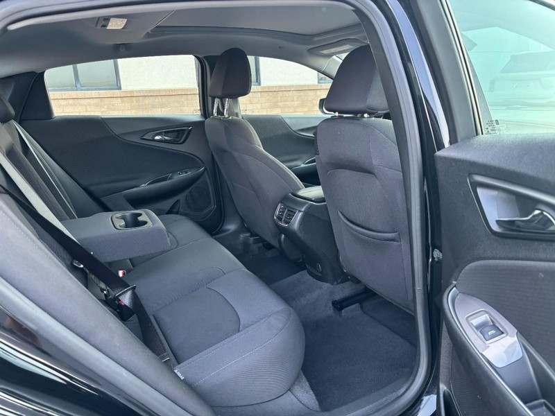 Chevrolet Malibu Vehicle Full-screen Gallery Image 09