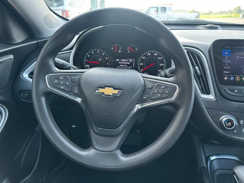 Chevrolet Malibu Vehicle Full-screen Gallery Image 11