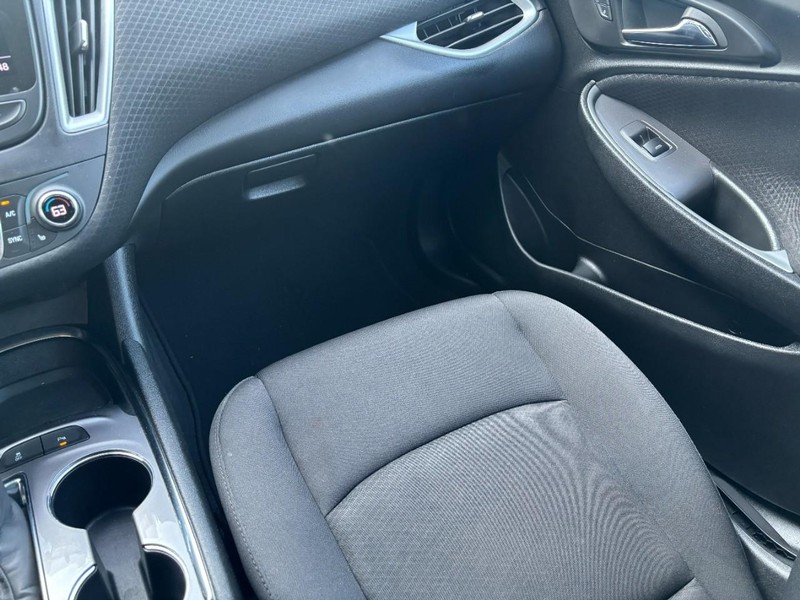 Chevrolet Malibu Vehicle Full-screen Gallery Image 13