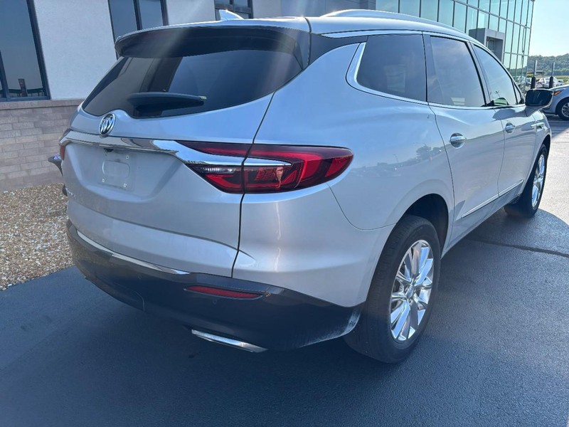 Buick Enclave Vehicle Full-screen Gallery Image 03
