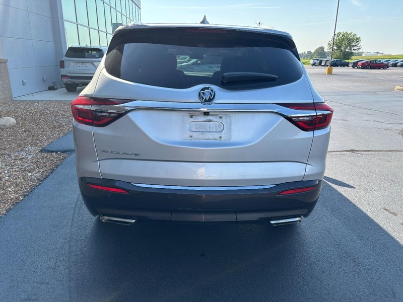 Buick Enclave Vehicle Full-screen Gallery Image 04