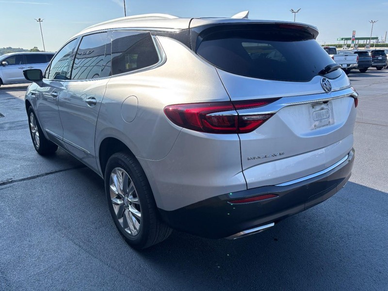 Buick Enclave Vehicle Full-screen Gallery Image 05