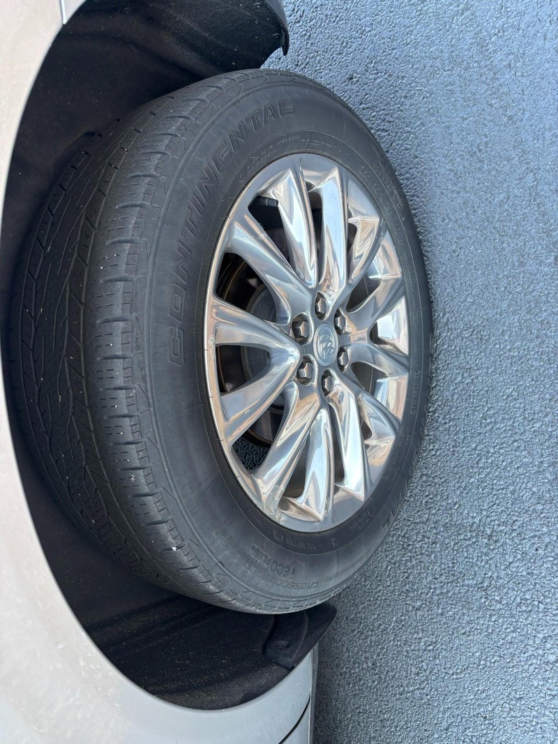 Buick Enclave Vehicle Full-screen Gallery Image 06