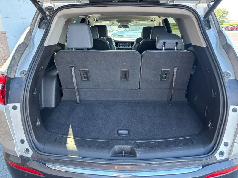 Buick Enclave Vehicle Full-screen Gallery Image 07