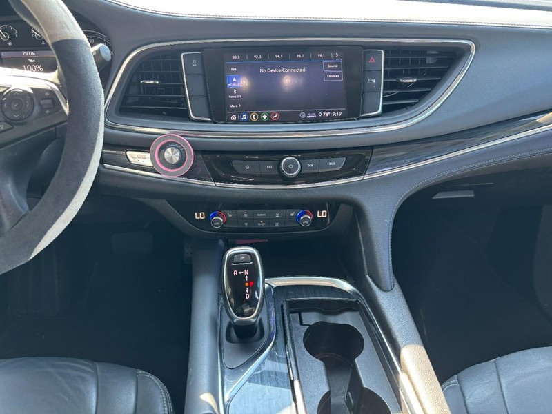 Buick Enclave Vehicle Full-screen Gallery Image 12