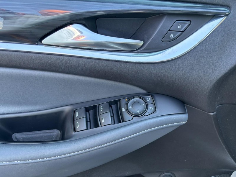 Buick Enclave Vehicle Full-screen Gallery Image 14