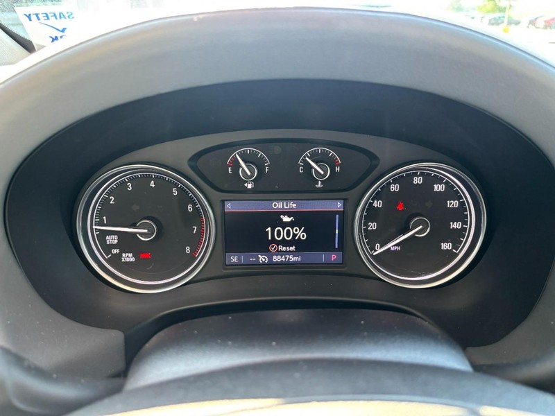 Buick Enclave Vehicle Full-screen Gallery Image 17