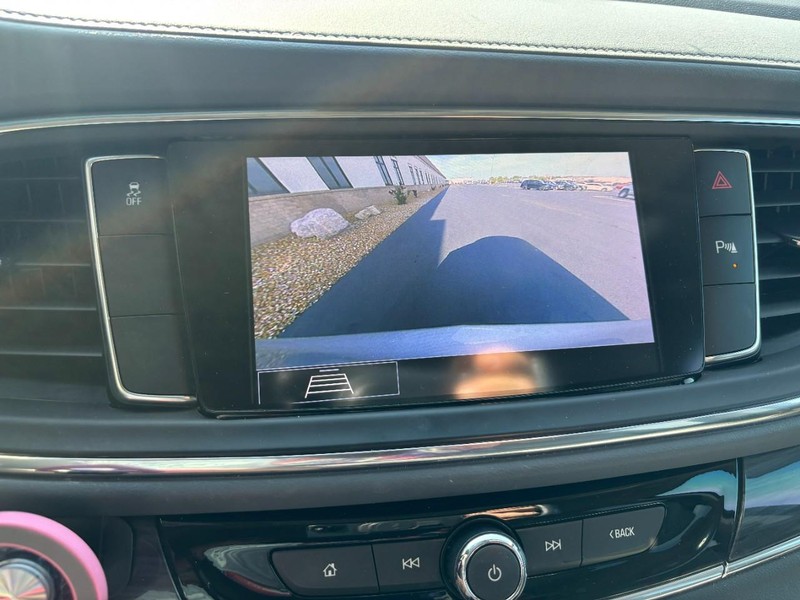 Buick Enclave Vehicle Full-screen Gallery Image 18