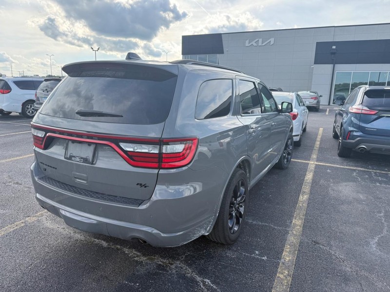 Dodge Durango Vehicle Full-screen Gallery Image 06
