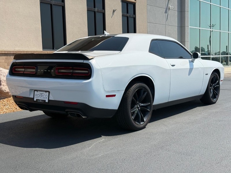 Dodge Challenger Vehicle Full-screen Gallery Image 03